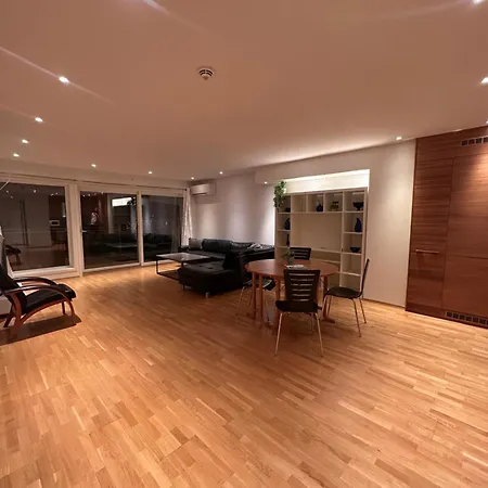 Apartment Sentrumsnaer Med Fantastisk Utsikt